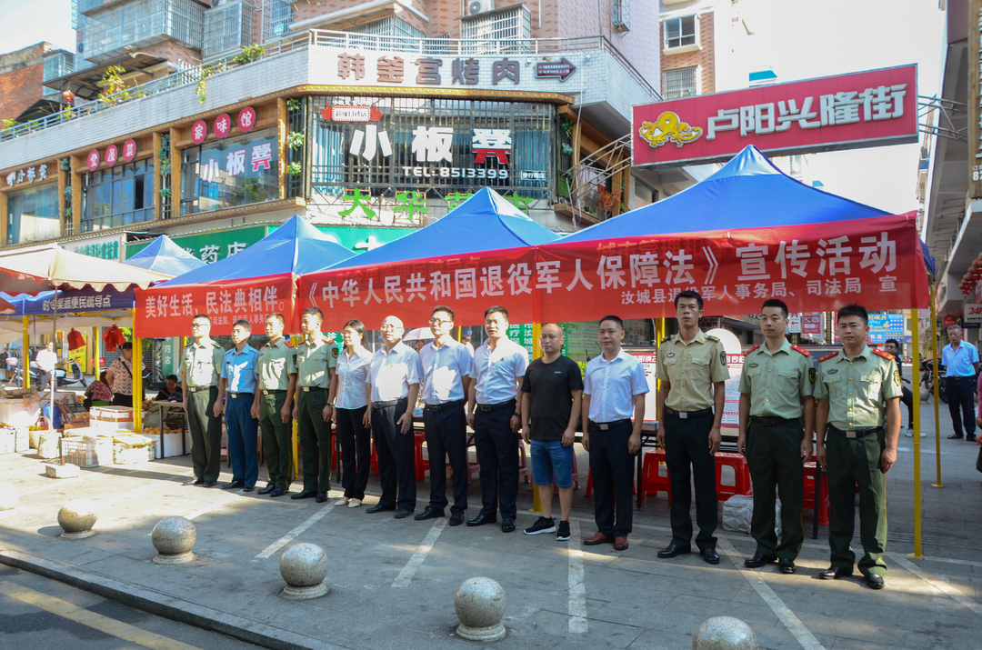县退役军人事务局联合县司法局开展学法宣传活动