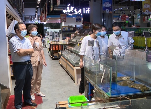 侯峥辉带队督查疫情防控工作