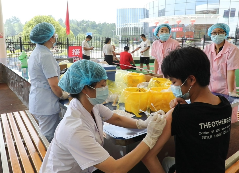 县全民健身中心“四抓四包”全力服务疫苗接种