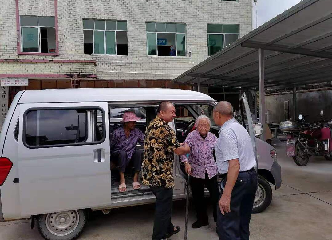 三江口瑶族镇：党建引领做好疫苗接种工作