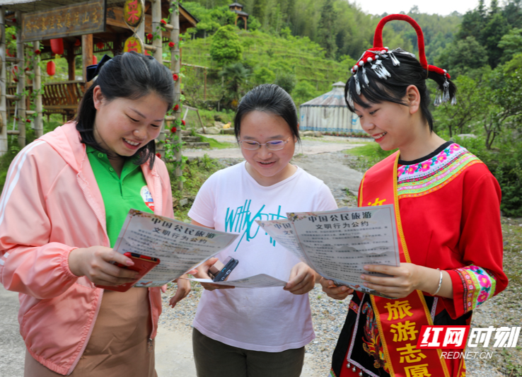 汝城开展“传承红色基因 文明诚信旅游”主题宣传活动