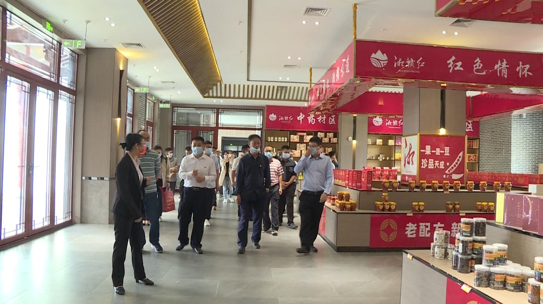 大坪镇开展“牢记嘱托 勇担使命 比学赶超加油干”主题党日活动