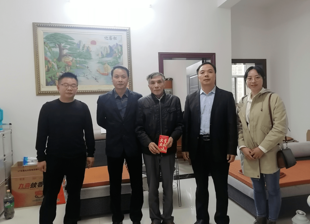 九九重阳节 浓浓敬老情：汝城县思源实验学校开展走访慰问退休教师活动
