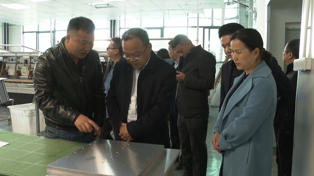 【解放思想拼命干 干出汝城“十大变化”——园区要强起来】侯峥辉带队走访调研园区民营企业
