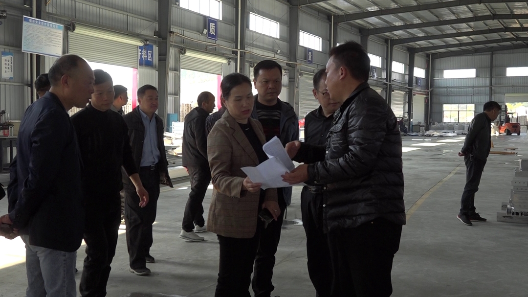 县工商联开展“落实十九届六中全会精神 ，践行万企兴万村行动”主题活动