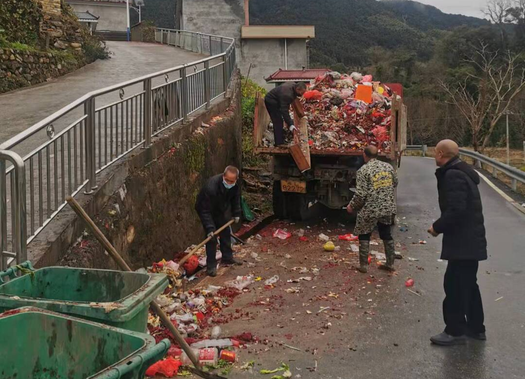 南洞乡：花小钱办大事 环境卫生见实效