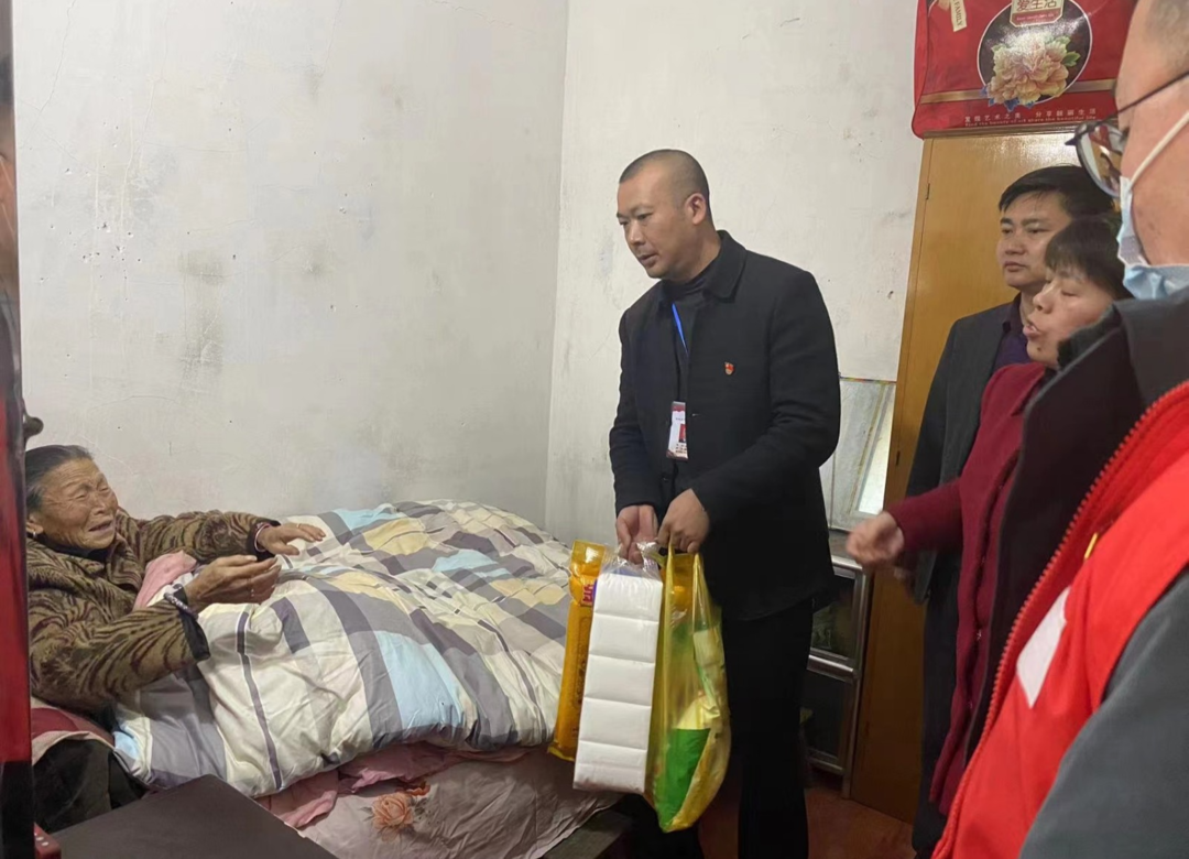 汝城县卢阳镇：三八妇女节 情暖孤寡老人