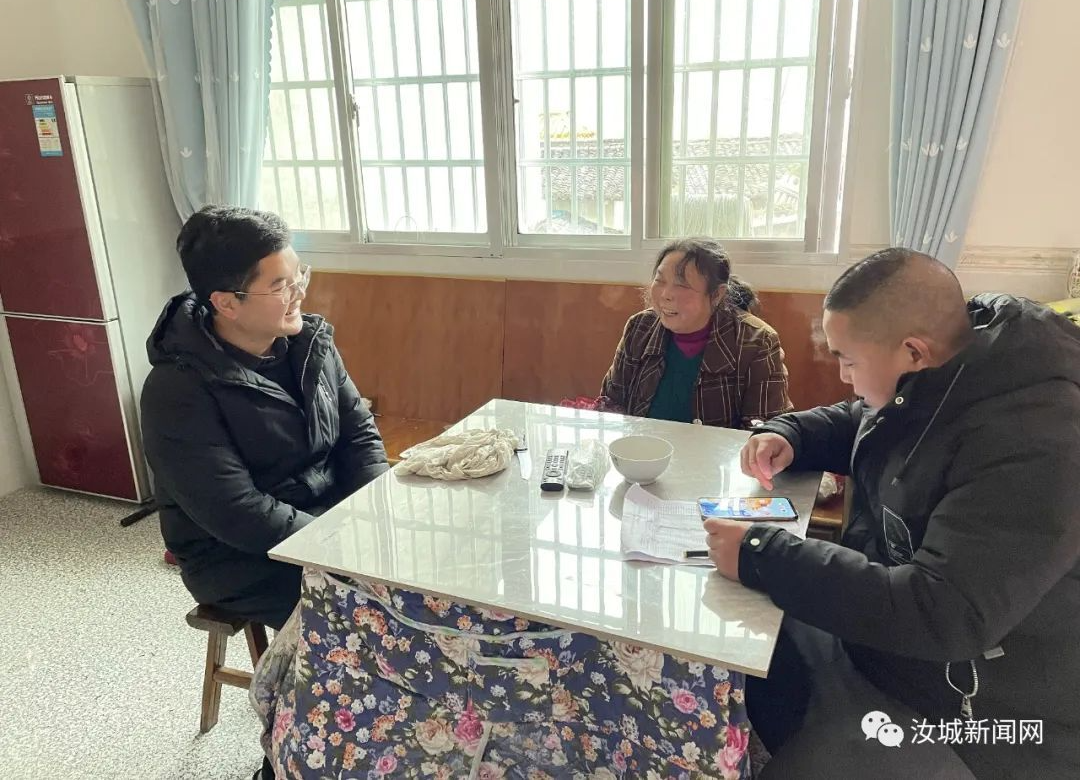 南洞乡：志愿服务代扫墓 防疫森防两不误