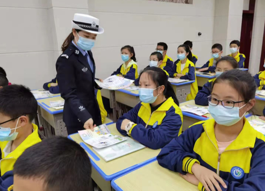 汝城交警：“小手拉大手”安全一起走