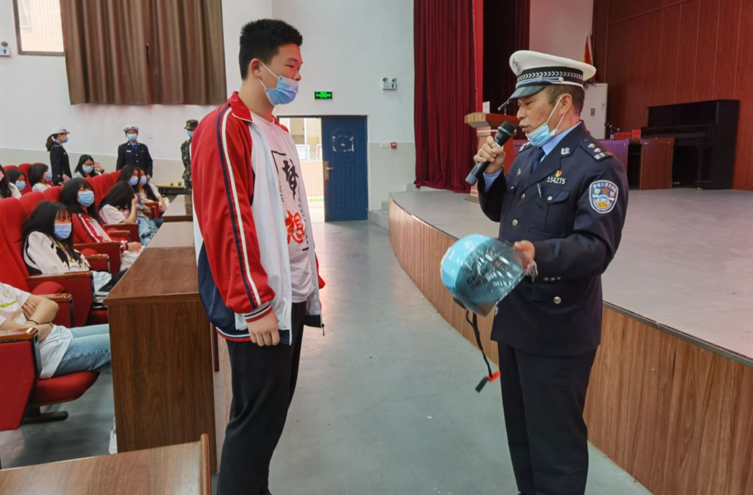 汝城交警进职中 交通安全伴师生