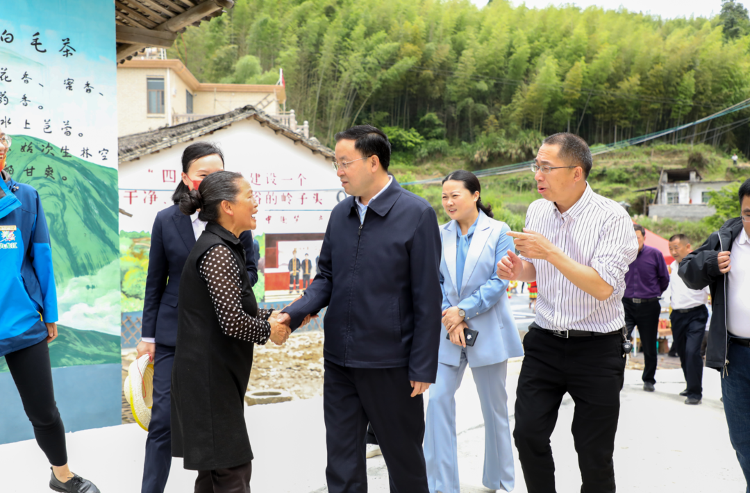 【解放思想拼命干 干出汝城“十大变化”】黄四平到三江口瑶族镇调研产业发展、乡村振兴工作