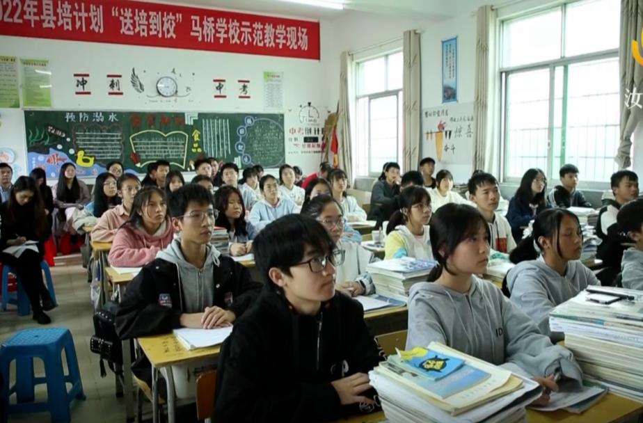 【努力办好人民满意教育】系列报道:“名师送课下乡”促进基层学校教学发展