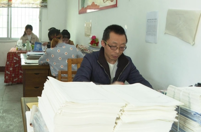 【努力办好人民满意教育】坚守初心  默默奉献