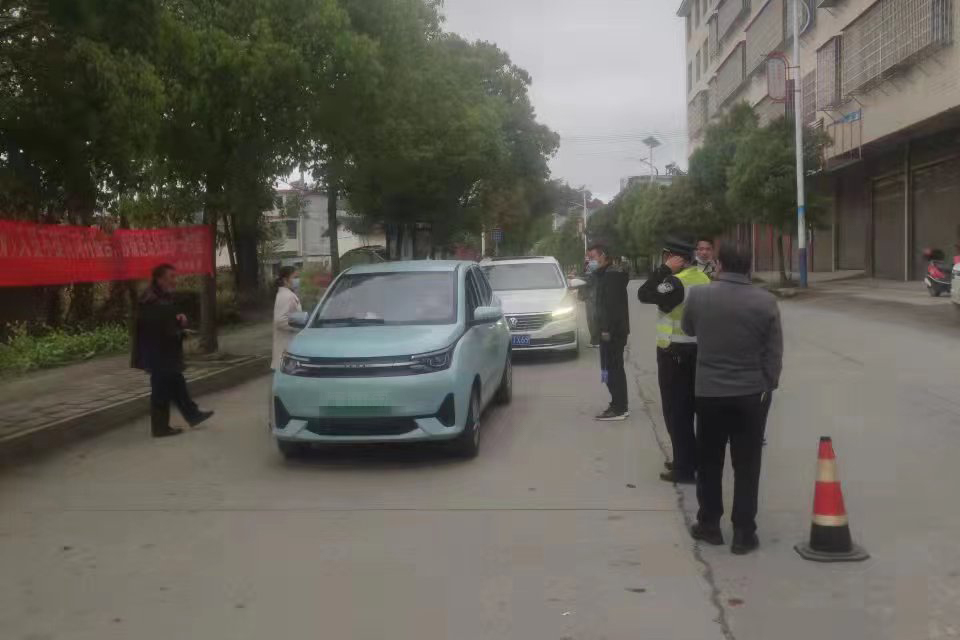 泉水镇狠抓交通顽瘴痼疾整治工作