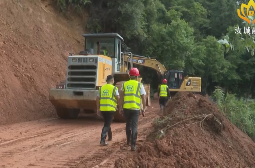 【干群携手   重建家园】央企抢险救灾开辟通行路