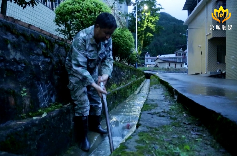 【干群携手 重建家园】亲人离世仍心系群众坚守抗洪一线