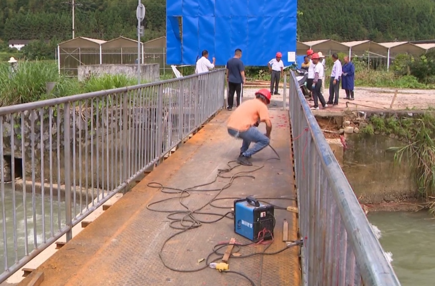 【干群携手 重建家园】县交通运输局联合爱心企业为集益乡免费搭建便民桥