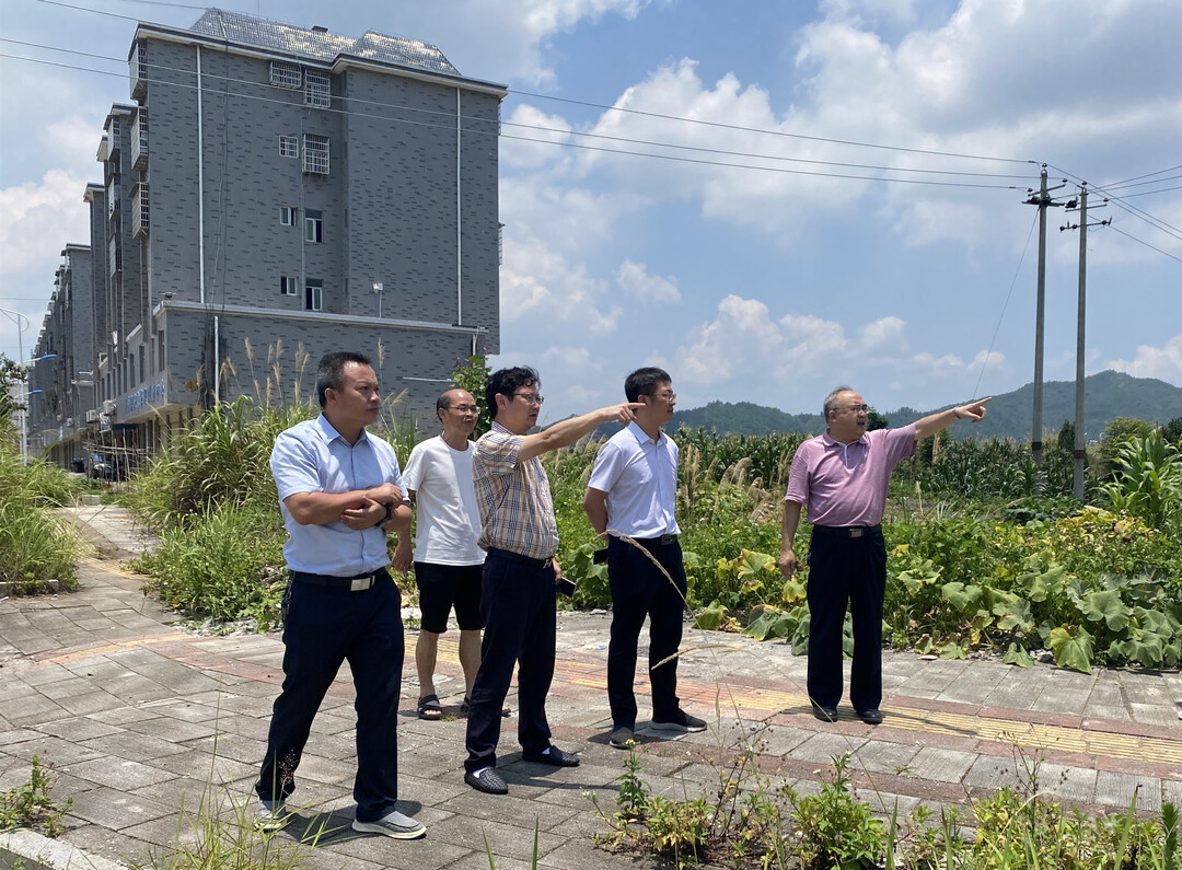 邱文辉调度湘粤赣边际商贸物流园项目建设工作