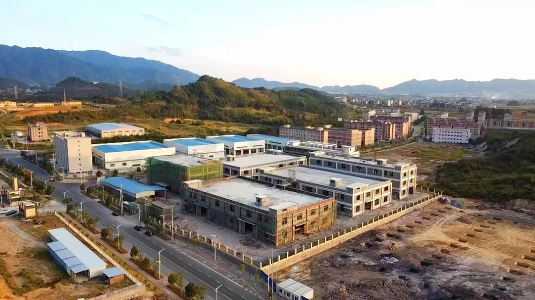 汝城经济开发区：国庆项目建设忙，园区服务不休假