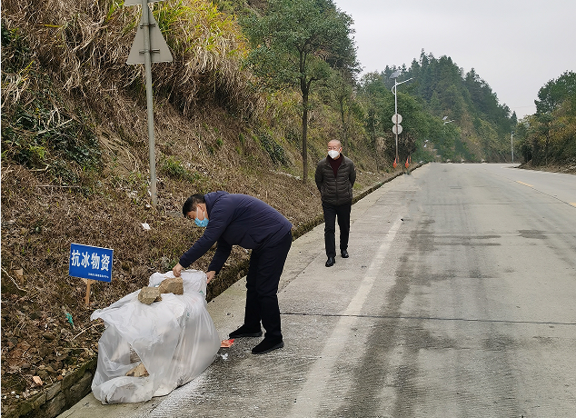 县委常委、副县长李宁调研指导公路抗冰保畅应急准备工作