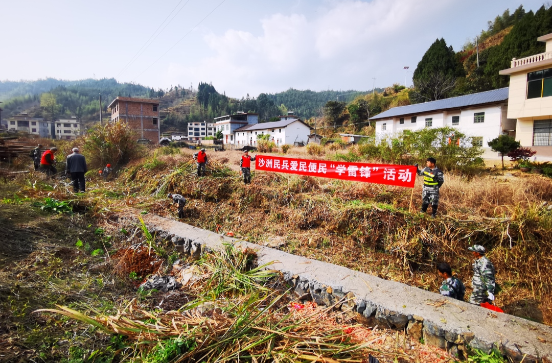 学雷锋精神 展沙洲民兵风采