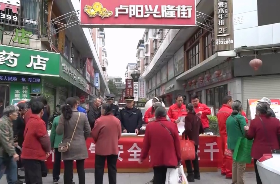 打好“发展六仗”︱县城管局开展燃气安全宣传 提高居民安全意识