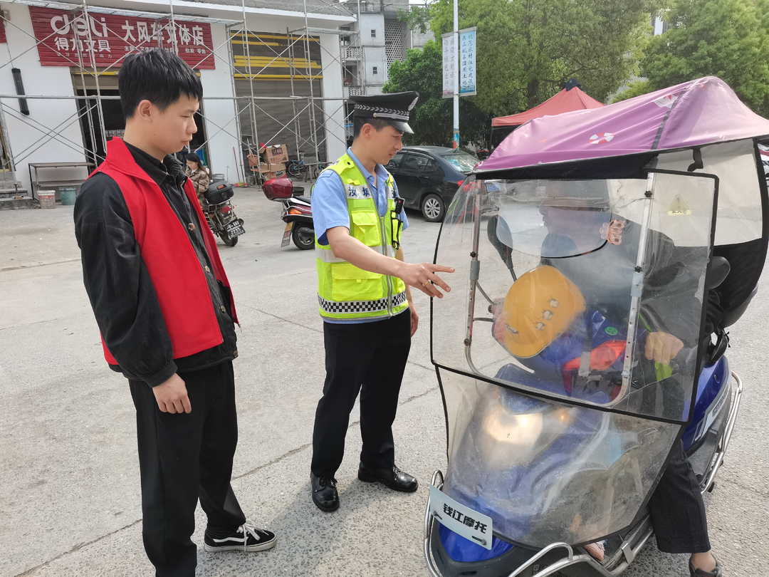 热水镇：开展集镇道路交通安全整治行动