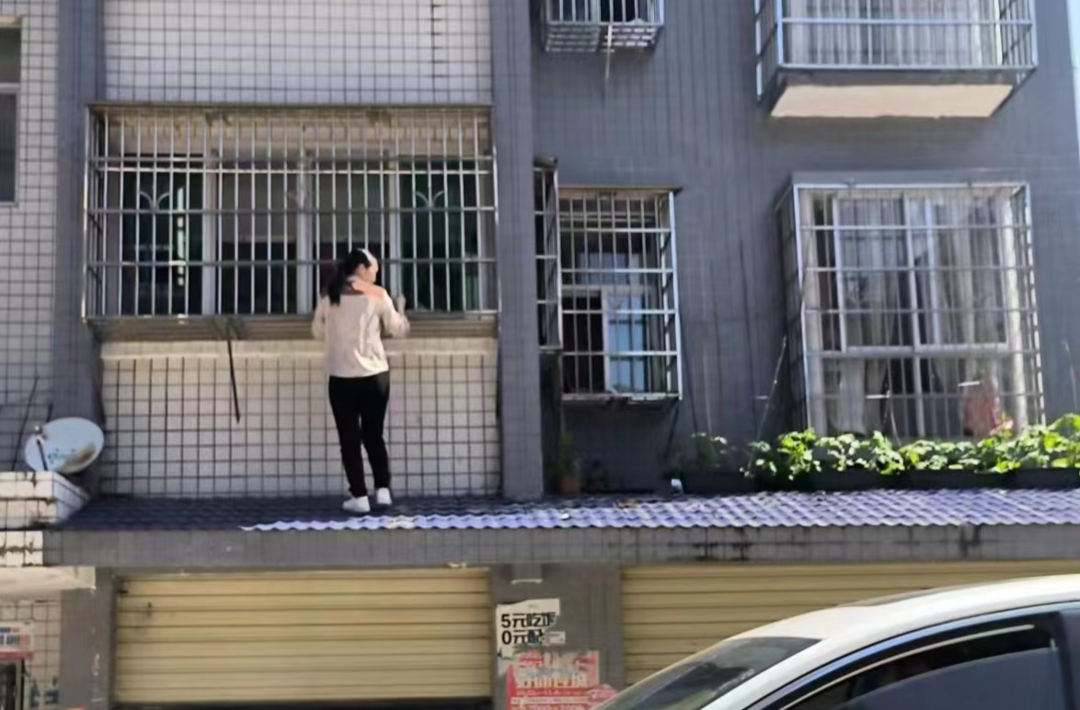 卢阳镇排除屋檐种菜隐患保平安，网格员一直在行动
