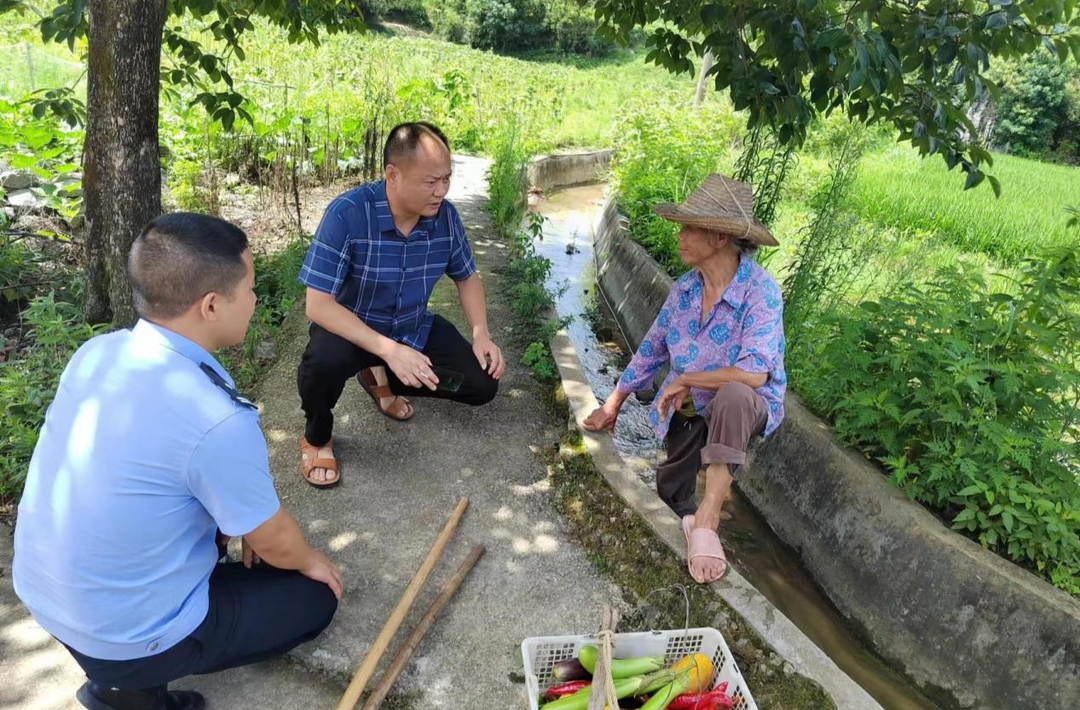 土桥镇：严抓安全隐患不放松，入户宣传 行人禁上高速