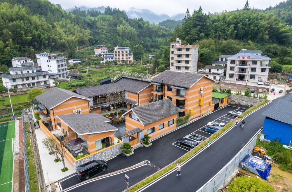 避暑消夏、丰富假期、促进消费——湖南“清凉经济”热现象一线见闻
