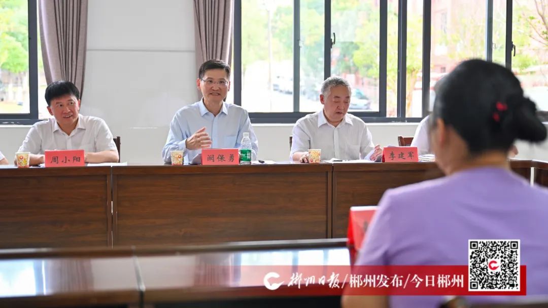 认真践行“浦江经验”：与群众围在一张桌子 坐在一条板凳