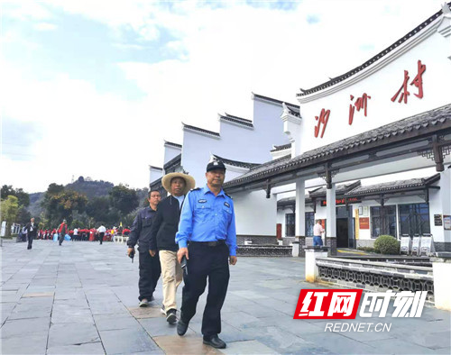 感恩奋进路 幸福像花开③｜朱小红：讲好红色故事，守护温暖家园