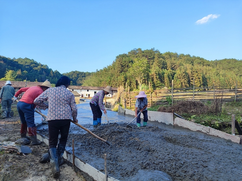 三江口瑶族镇：办实事 暖民心 修通群众致富路