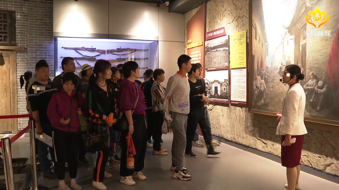 市智力亲友协会到我县开展陪着“蜗牛”学习“半条被子”故事活动