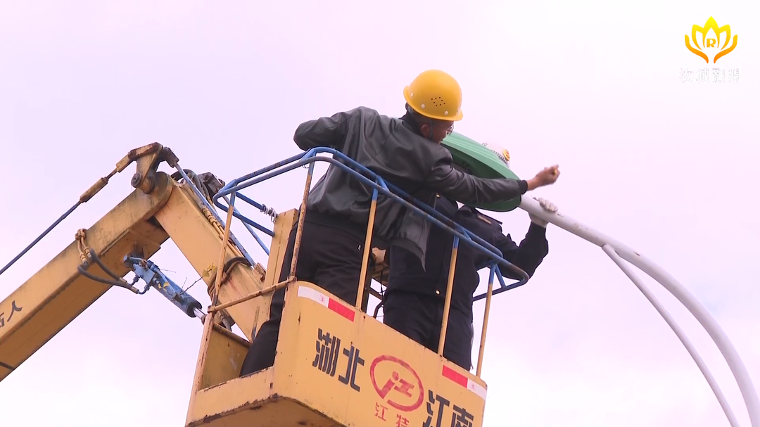 走基层 找问题 想办法 促发展 | 提升路灯照明亮度 保障道路照明安全