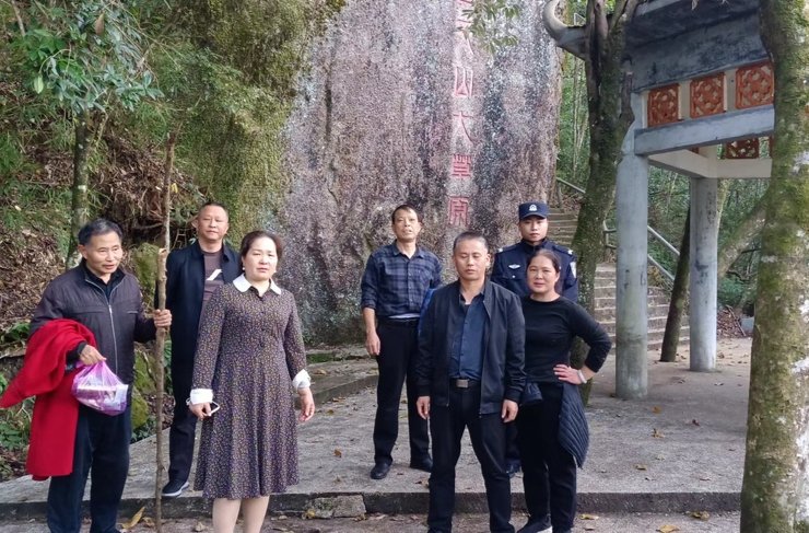 游客景区迷路被困  热水民警暖心救援
