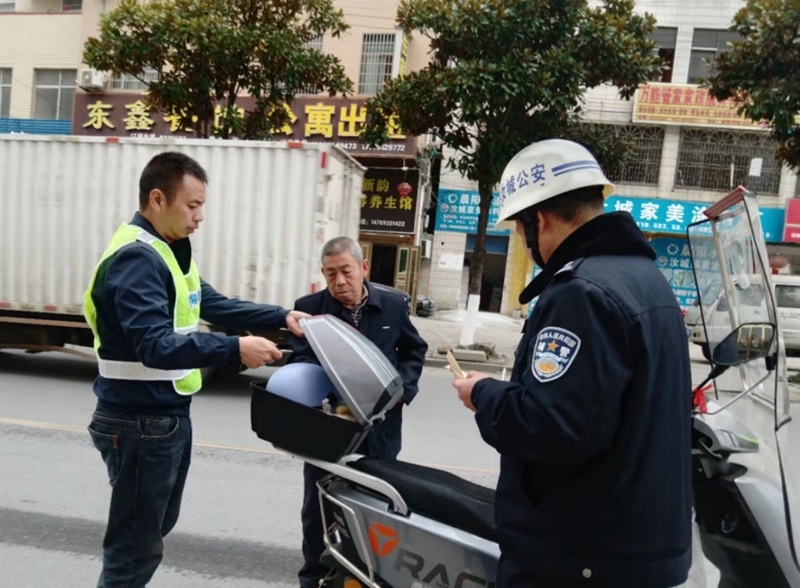 卢阳镇：交通整治再发力 安全守护不松劲