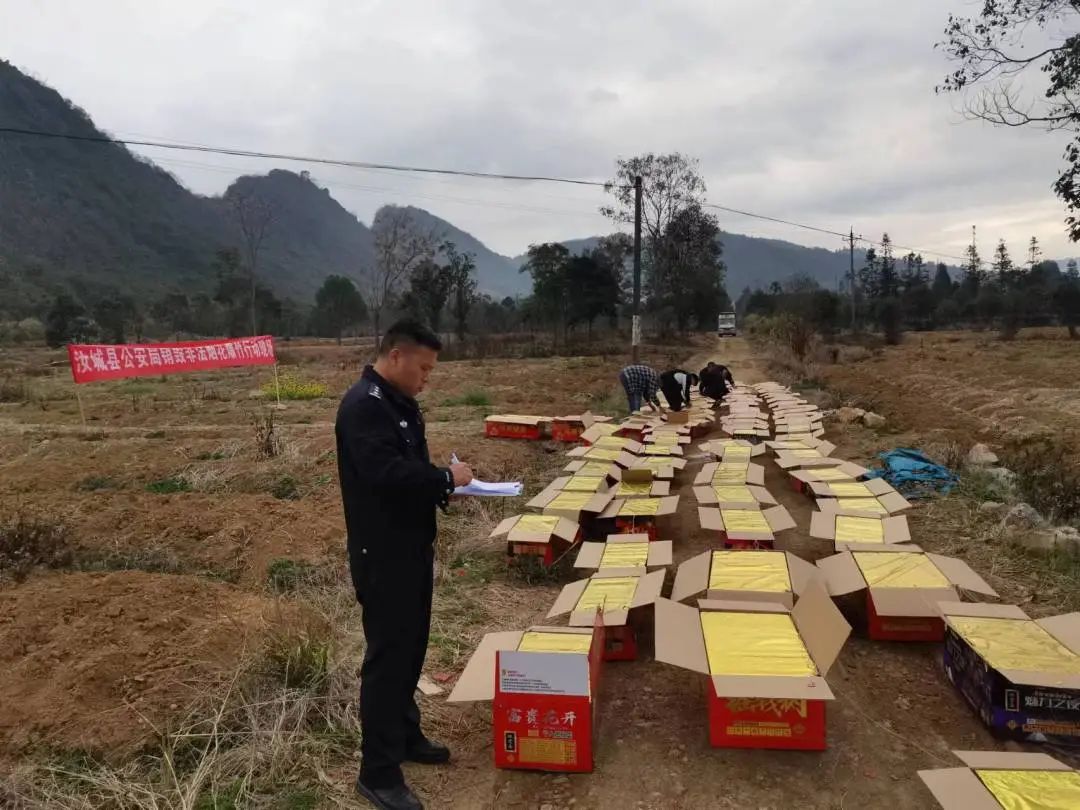 我县开展非法烟花爆竹销毁活动