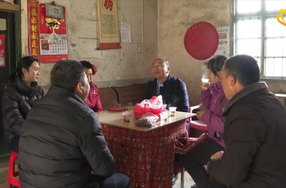 县领导调研低温雨雪冰冻天气防范应对工作