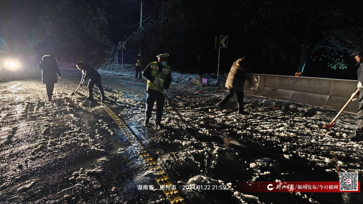 大坪镇：战风雪保畅通 党员当先锋