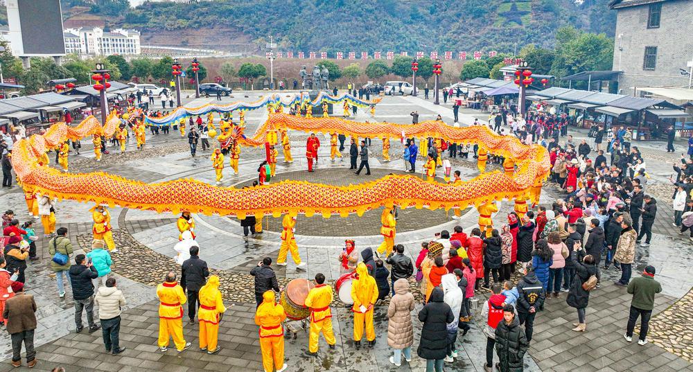 “半条被子”故事发生地幸福年味浓