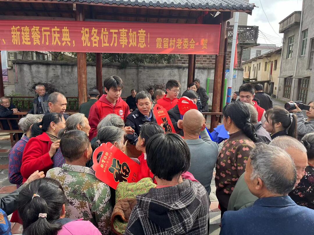 “法治年货”迎新春 暖心送法正当时