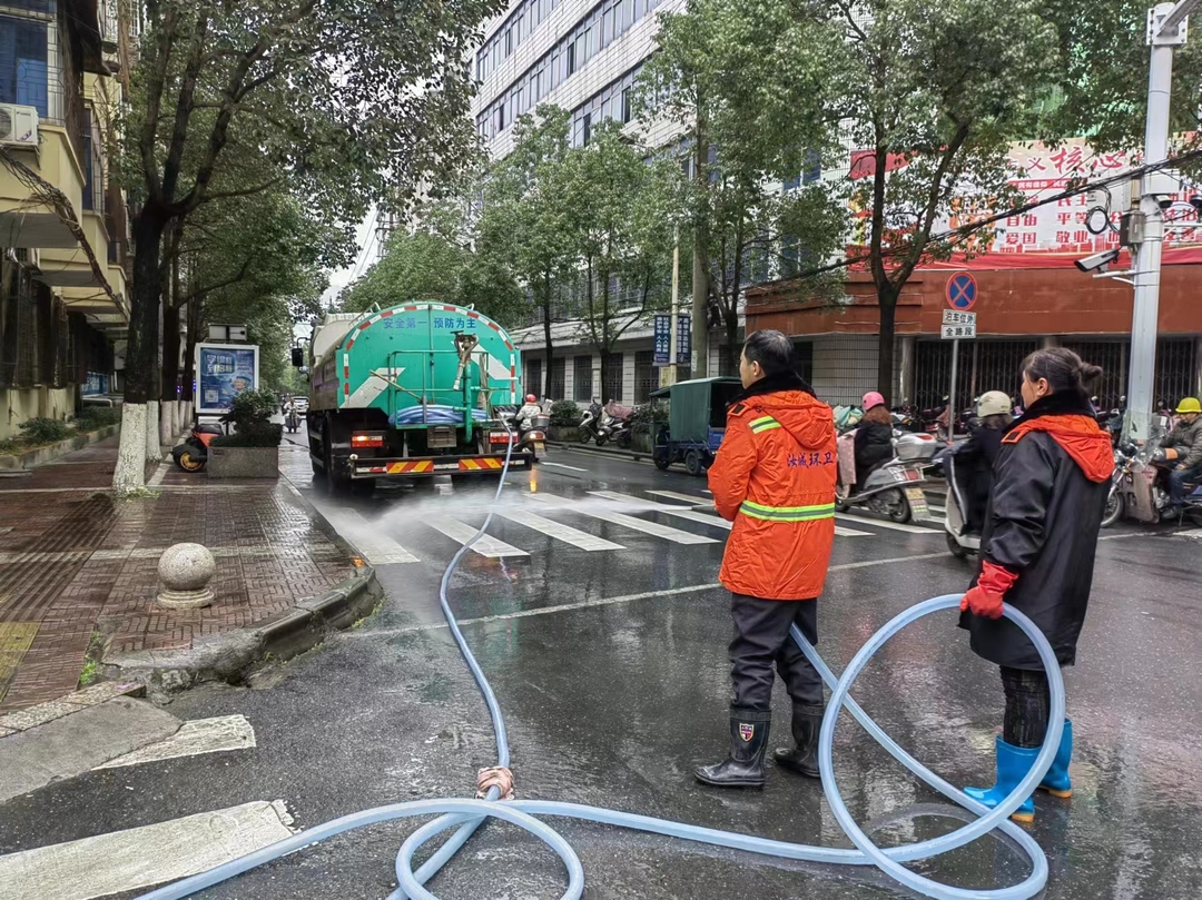 汝城县城管局：积极行动搞好春节氛围营造