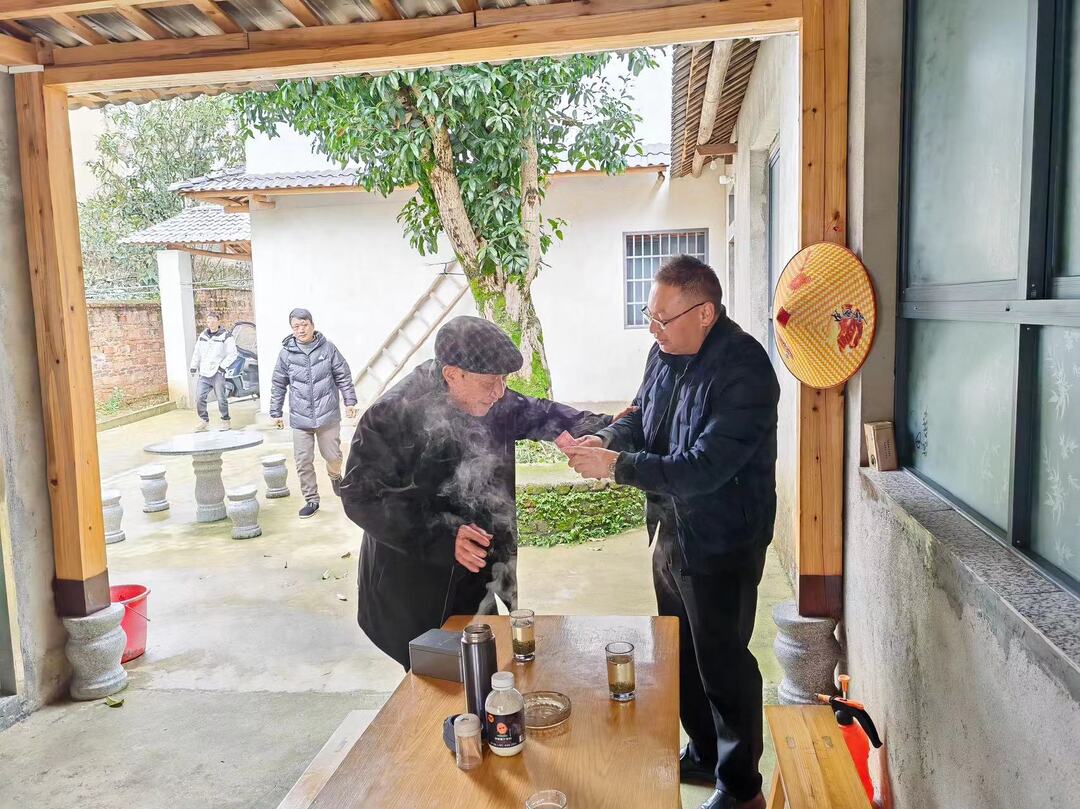 岁寒情更深 同心奋征程—— 汝城县司法局开展春节 走访慰问退休干部工作