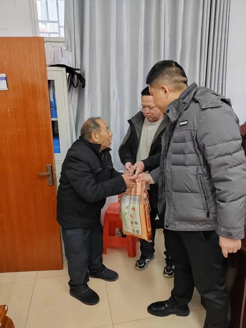 卢阳镇：“丢钱”孤老寻救助 真情帮困暖人心