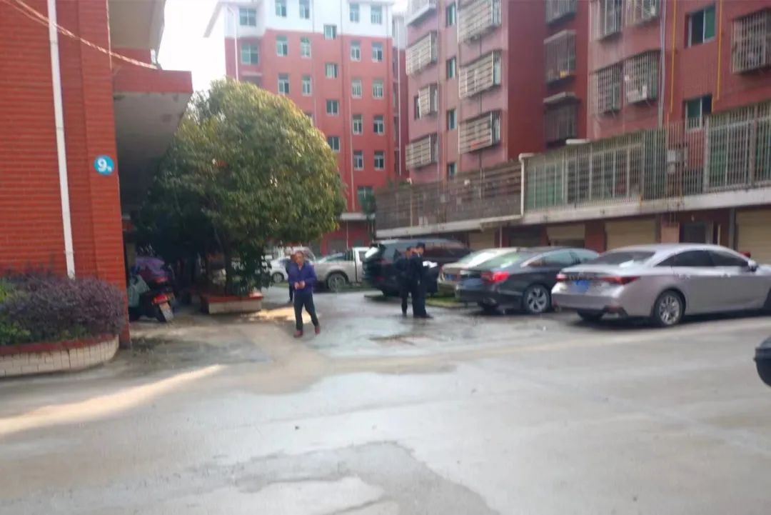 男子凌晨“碰运气”连拉车门上百次，汝城有人中招