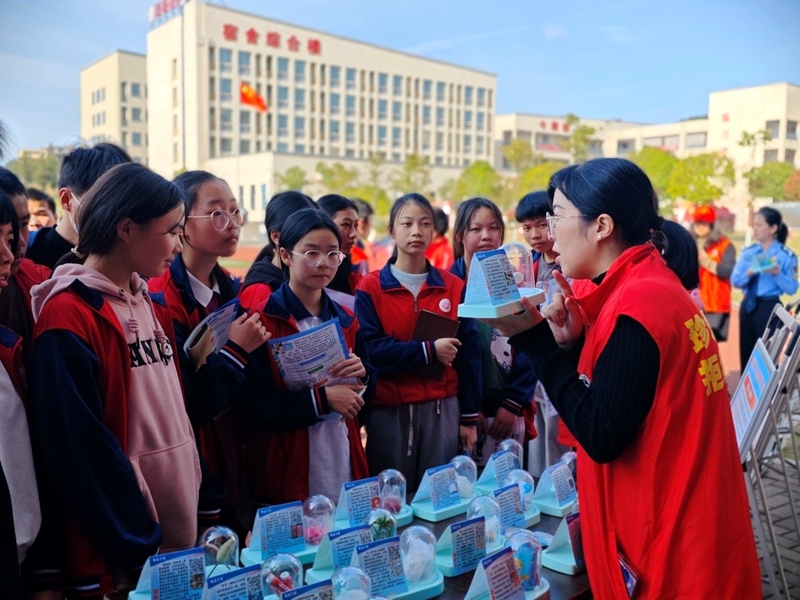 禁毒宣传进校园  共话禁毒谱新风