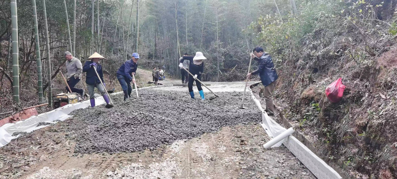 热水镇：幸福路通到家门口