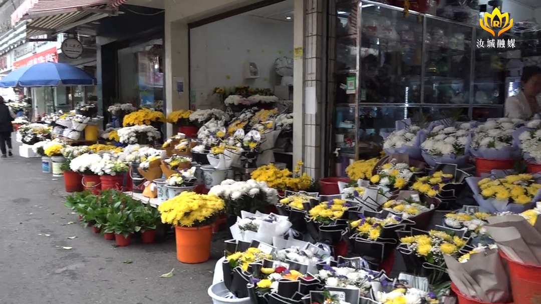 清明时节到 鲜花市场旺