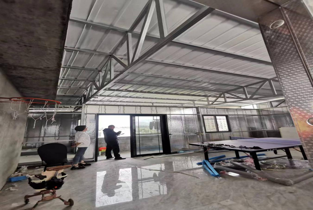 汝城县城管局：排查屋顶棚架建筑物，消除安全隐患